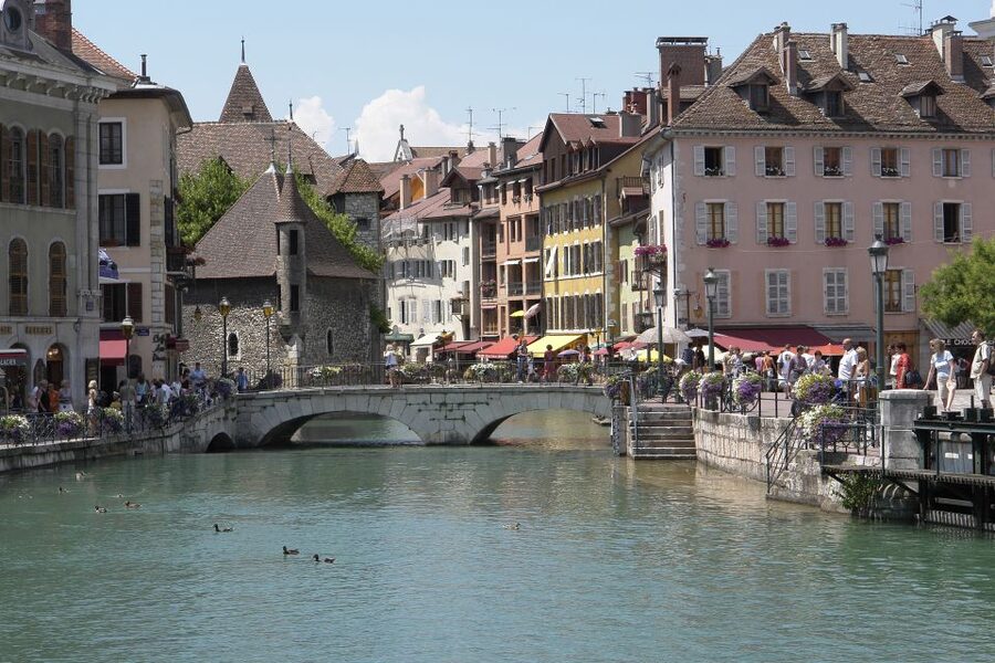 Annecy Private Guided Tour from Geneva - Three hours to see Annecy at a useful pace