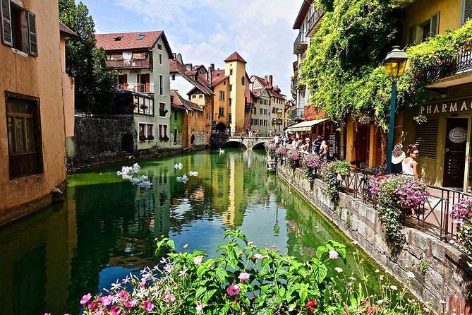 Annecy - Venice of the Alps - Tour from Geneva - Guide Quality and Group Size