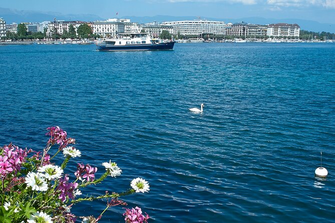 Audioguided sightseeing cruise of Geneva - The Jet d’Eau Without the Crowds