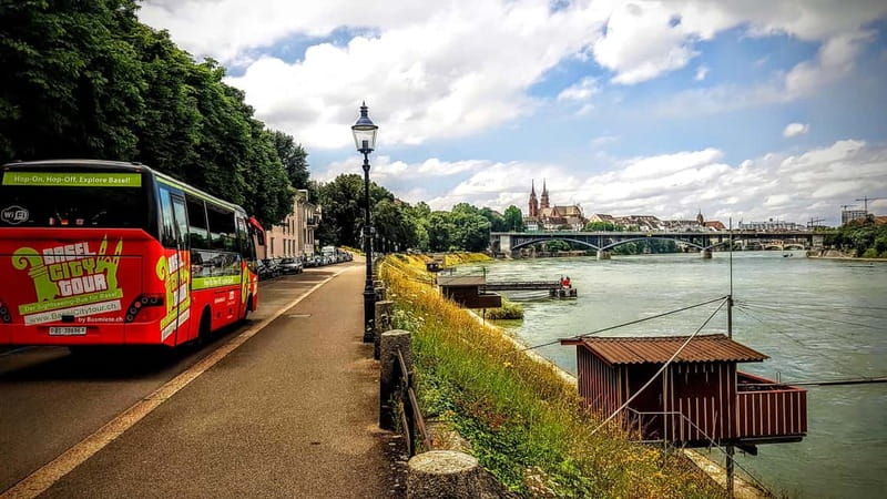 Basel: Sightseeing Bus Tour with Audio Guide - A Läckerli stop with a small sales pitch