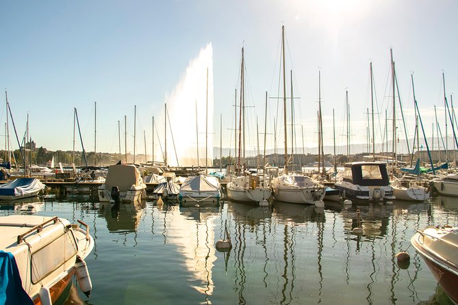 Best Intro Tour of Geneva with a Local - Starting by the lake at the National Monument