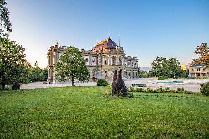 Best Intro Tour of Geneva with a Local - The iconic park and a pause in the city center