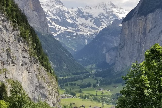 Best of Bernese Oberland Tour from Interlaken - Lake Lungern gives you an early photo stop