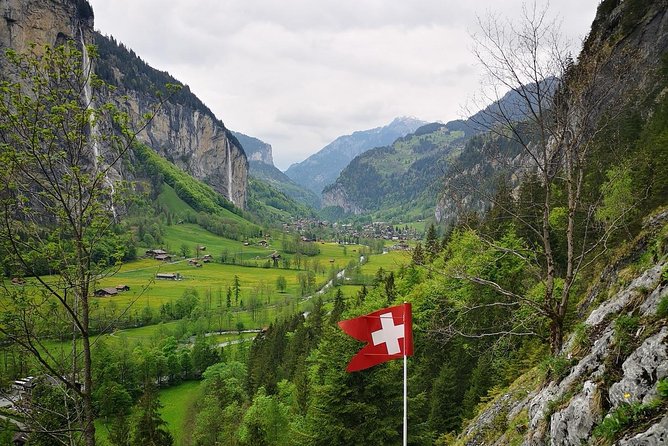 Best of Bernese Oberlands from Luzern - Brienz offers a short village walk