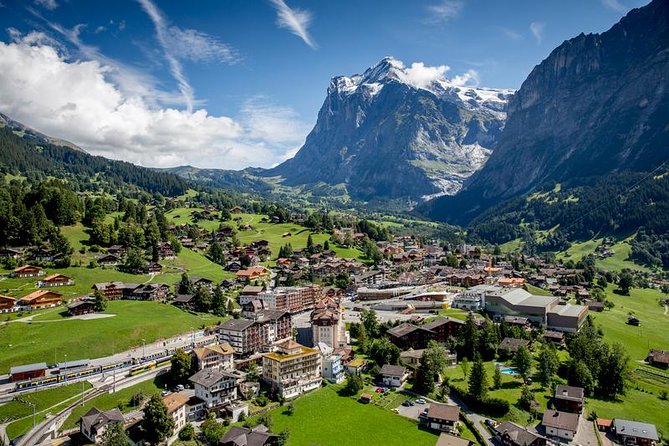 Best of Bernese Oberlands from Luzern - Lake Lungern gives you an early photo stop