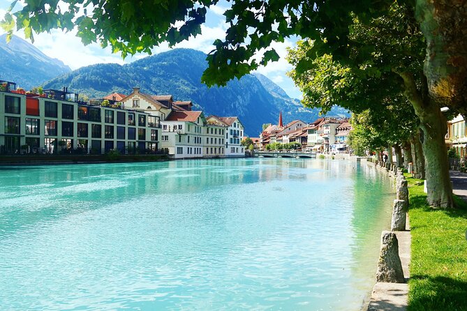 Best of Zurich and Surroundings - Extended City Sightseeing Tour - Guides, languages, and the feel of a 48-person group