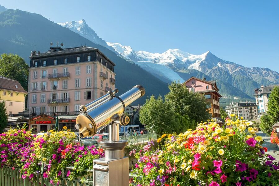 Chamonix & Mont Blanc Scenic Glass-Roof Bus Tour from Geneva - How the day feels when you choose both activities