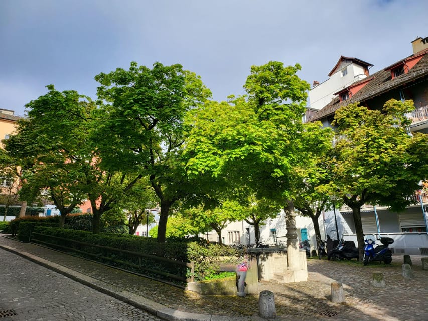 City tour historic old town Zurich - Stadtmauerkeller and Brunngasse show the old town below the surface