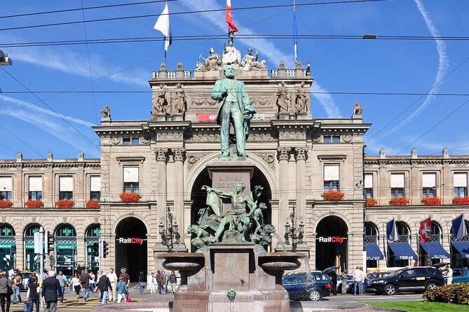 City tour Zurich with the city whispers from CHF 21.00 - Schipfe 51 and the pleasure of not knowing what comes next