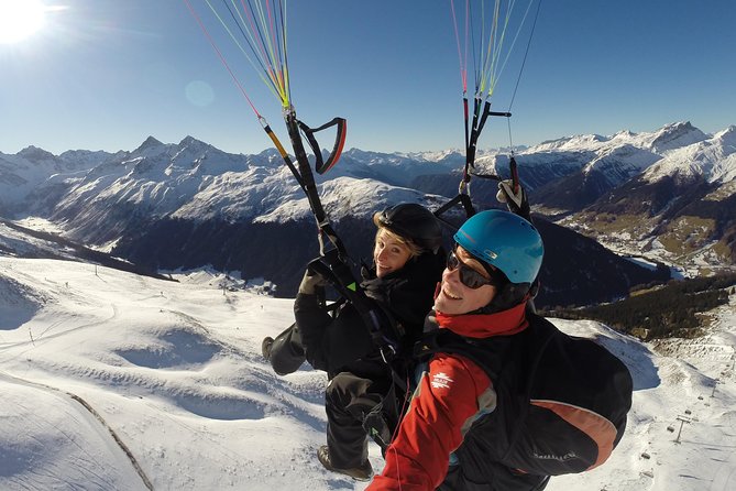 Davos Paragliding Private Tandem Pilot Half Day - A quiet view over Davos