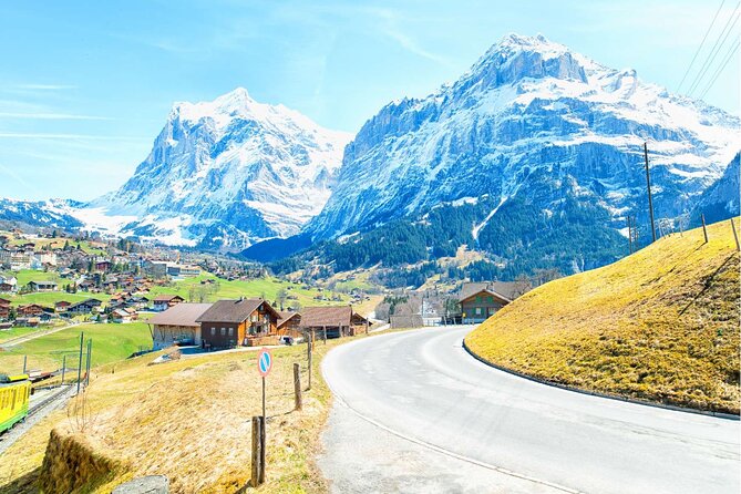 Day trip to Swiss Villages from Zurich - Small Group Tour by Car - Brienz and the turquoise lake