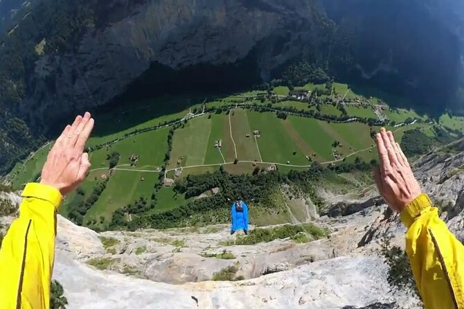 Discover Lauterbrunnen with CHEESE & CHOCOLATE - Returning by bus to Lauterbrunnen