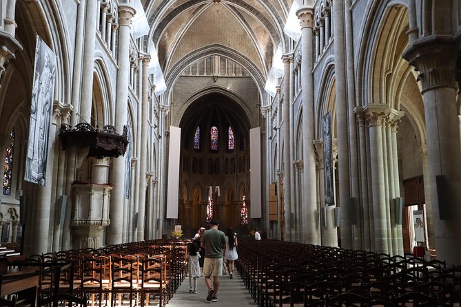 Explore Lausanne in 60 minutes with a Local - A castle, Major Davel, and a taste of local identity