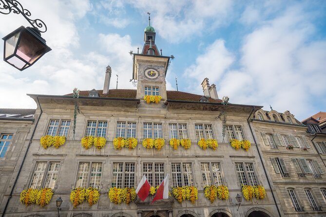 Explore Lausanne in 60 minutes with a Local - Place de la Palud and the animated clock