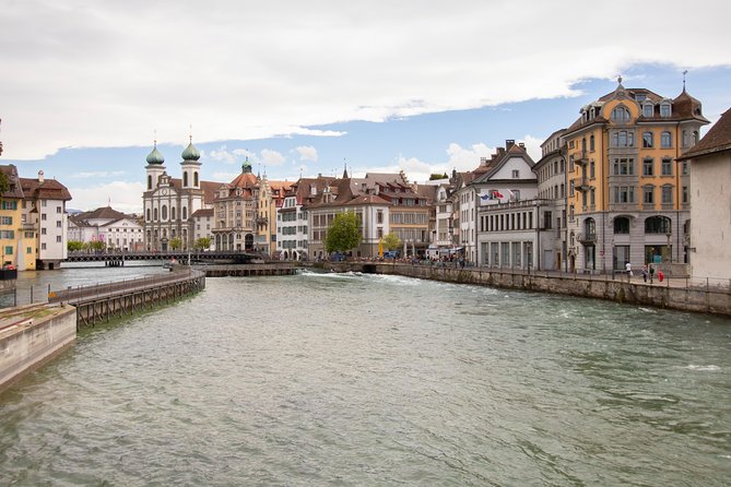 Explore Lucerne in 60 minutes with a Local - The calm setting of Hofkirche St. Leodegar
