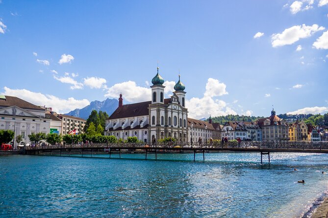 Explore Lucerne in 60 minutes with a Local - Crossing Spreuerbrücke and looking up