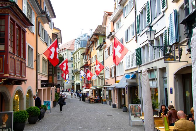 Explore Zurich in 60 minutes with a Local - Grossmünster and the birth of Dadaism