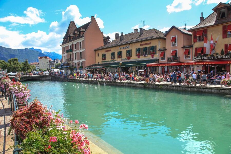 From Geneva: Annecy Half-Day Trip - Walking from the canals to Lake Annecy