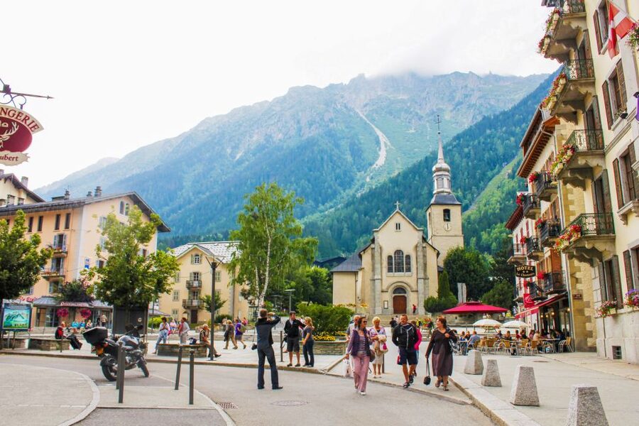 From Geneva: Day Trip to Chamonix with Cable Car and Train - Queues can reduce your time at the glacier