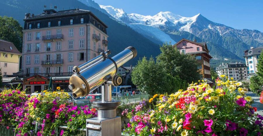 From Geneva: Self-Guided Chamonix-Mont-Blanc Excursion - Riding the Aiguille du Midi cable car