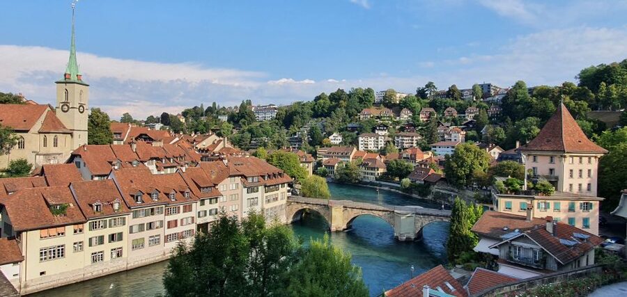 From Zurich: 7-Day Tour to Geneva with Tickets and Lodging - How the small group and guide affect the experience