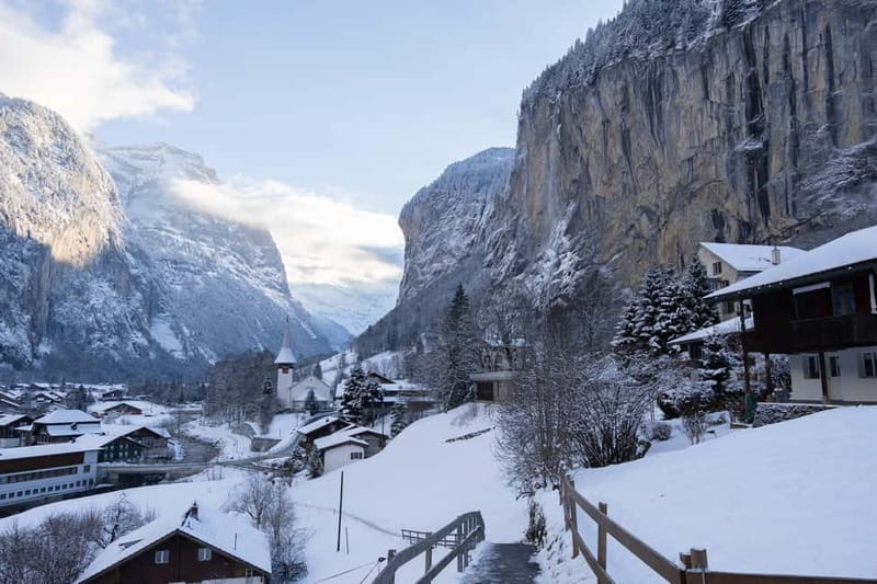 From Zurich: Grindelwald, Lauterbrunnen & Interlaken Tour - Lake Lungern gives you a calm start