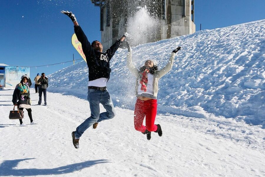 From Zurich: Mount Titlis Daytrip & first time Ski Adventure - Snow tubing adds the easy fun