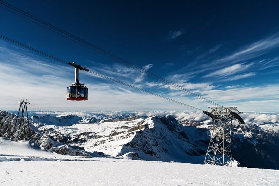 From Zurich: Mount Titlis Daytrip & first time Ski Adventure - Riding the Rotair toward 3,000 meters