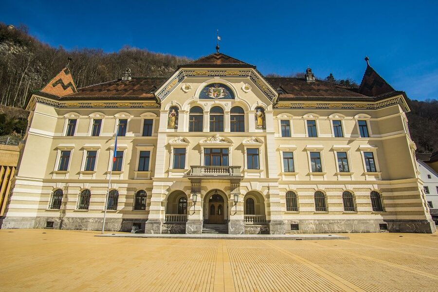 From Zurich: Private 4 Countries in 1 Full-Day Tour - Bregenz and Lake Constance From the Austrian Side
