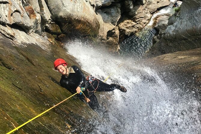 Fun and Adventure - Best beginner canyoning near Bellinzona - Guides and group size: why 15 people matters