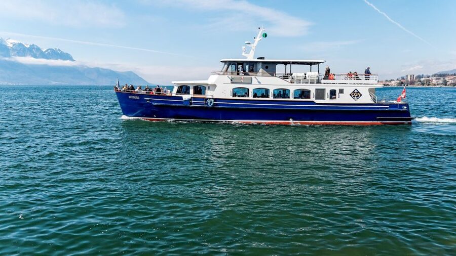 Geneva: 50-Minute Lake Geneva Cruise - The first views: Geneva opening onto the lake