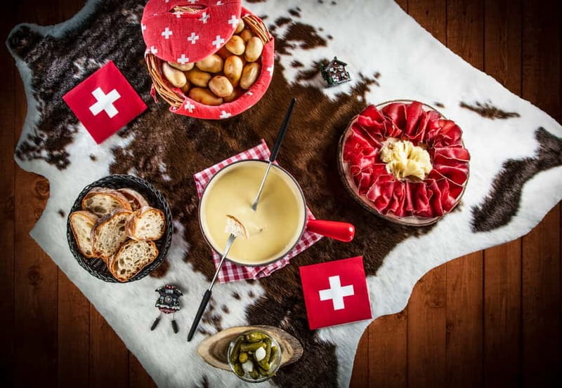 Geneva: City Tour and Fondue Cooking Class, Swiss Folklore - Key points at a glance