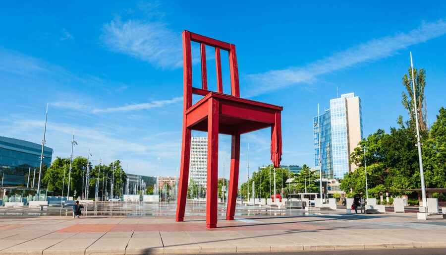 Geneva: Complete Tour, UN area & Old City (Hotel PICK-UP) - St. Pierre Cathedral and Geneva’s central symbols