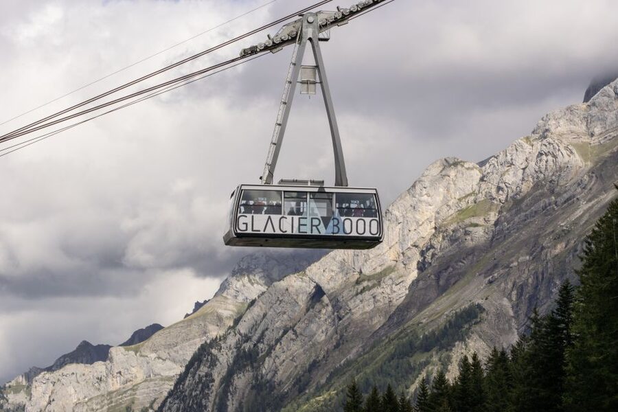 Geneva: Glacier 3000 - High Level Experience and Montreux - Three hours on the mountain