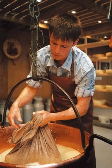 Geneva: Gruyères Tour with Chocolate, Cheese & Golden Train - Key points to know before you book