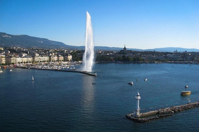 Geneva Highlights 2-Hour Introductory Tour - Entering the Old Town by mini-train or on foot