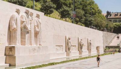 Geneva: Hop-on Hop-Off Bus & Scenic Mini-Train Tour