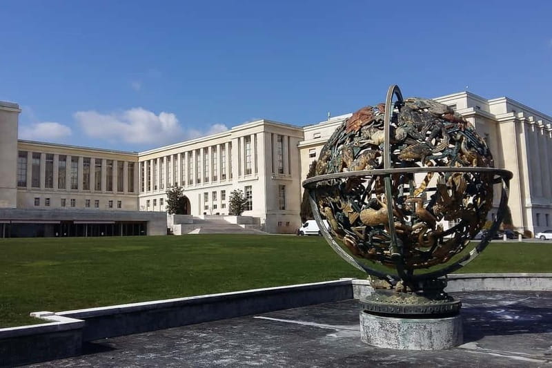 Geneva: International Area & Old Town Guided Bus Tour - Starting at Place Dorcière