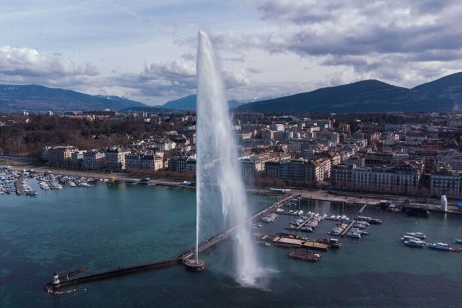 Geneva: Private custom tour with a local guide - Planning a museum stop
