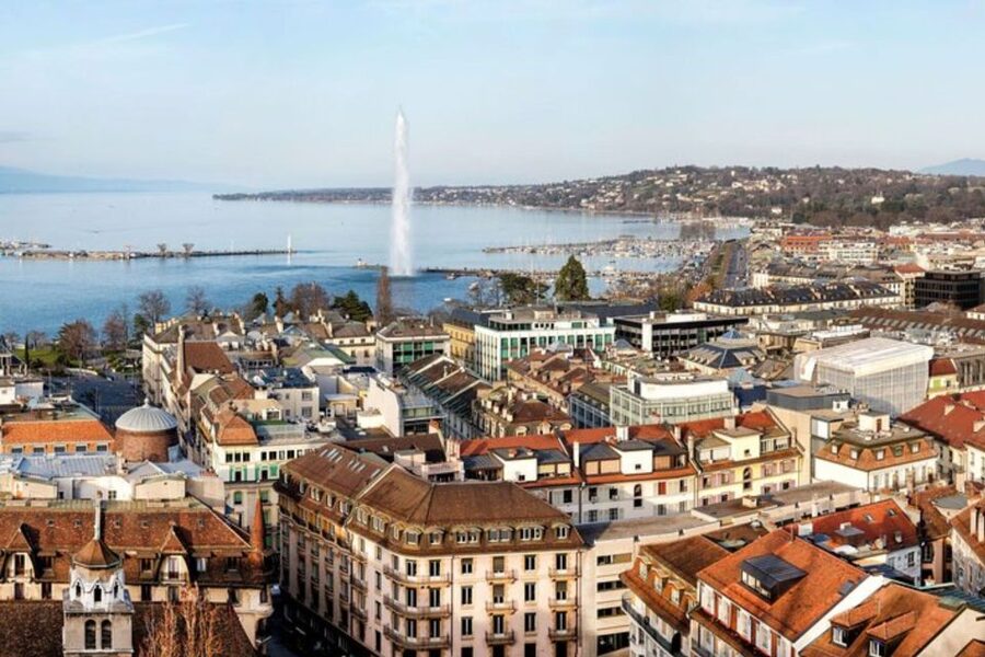 Geneva: Private custom tour with a local guide - Walking, public transport, and physical comfort