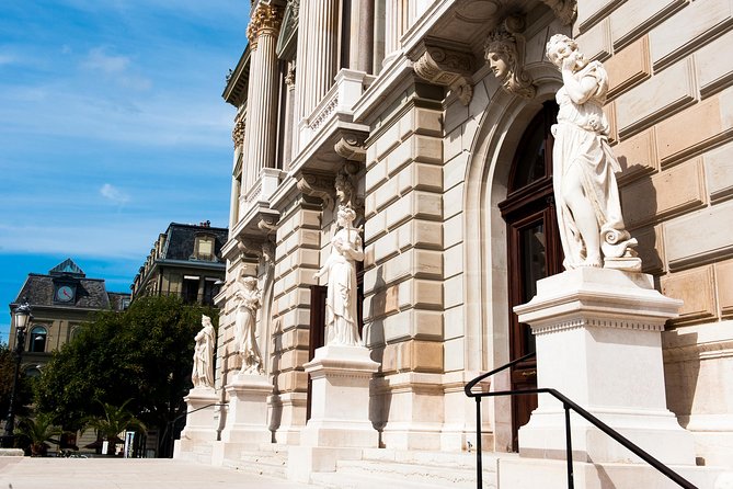 Geneva Walking Tour for your private group with an official guide - Ending at Place de Neuve and the Opera House