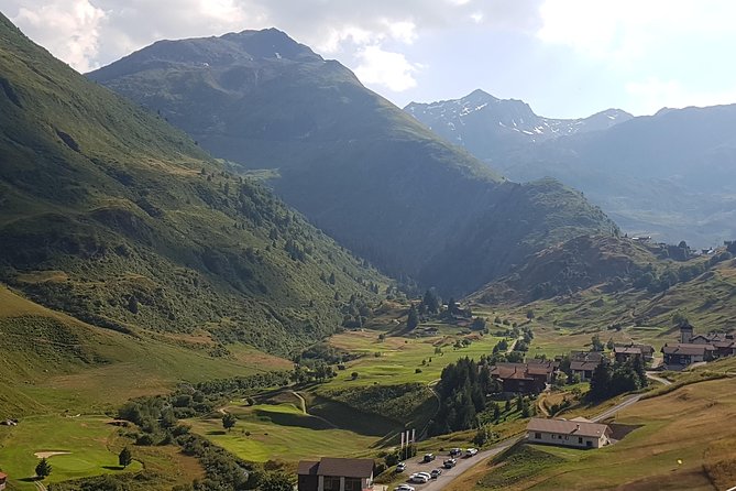 Glacier Express Panoramic Train Round Trip from Zürich With Private Guide - One hour in Chur before the panoramic train