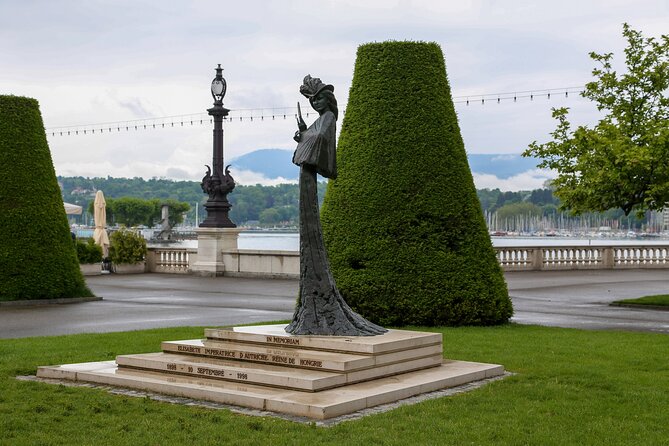 Highlights of Geneva: Dark History Quest Experience - From the Escalade Fountain to Place de Neuve