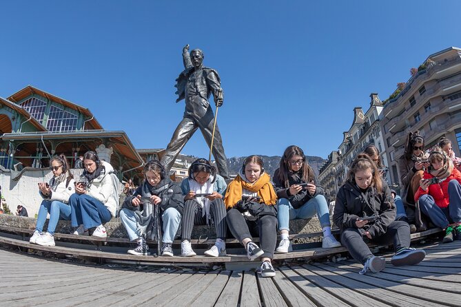 In the footsteps of Freddie Mercury (Extended 2h30 version) - Arriving at the Freddie Mercury statue