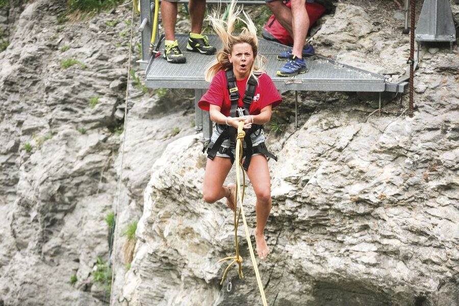 Interlaken: Canyon Swing in Grindelwald - From the 90-meter platform into the canyon