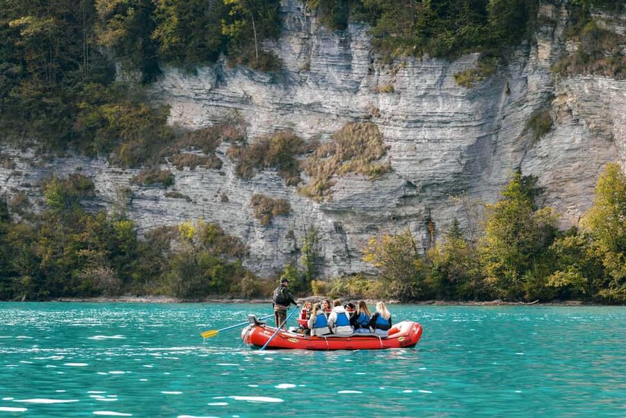Interlaken: Chocolate Fondue Float - Meeting the guide and getting ready at Bönigen