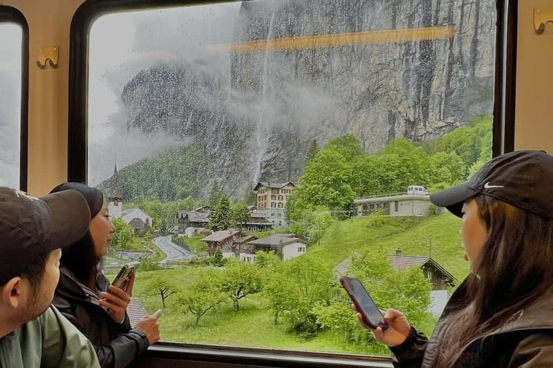 Interlaken: Explore Lauterbrunnen, Wengen & Raclette Tasting - The train into Lauterbrunnen