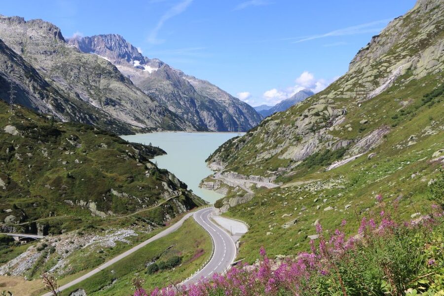 Interlaken: Highlights Tour with a Local by Private Car - Lake Brienz, Iseltwald, and Giessbach