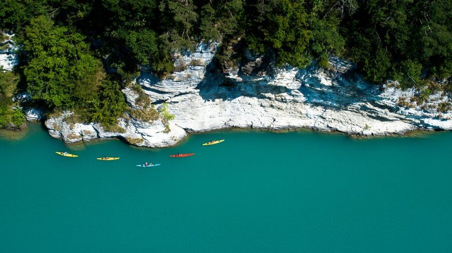 Interlaken: Kayak Tour of the Turquoise Lake Brienz - What the $140 price includes