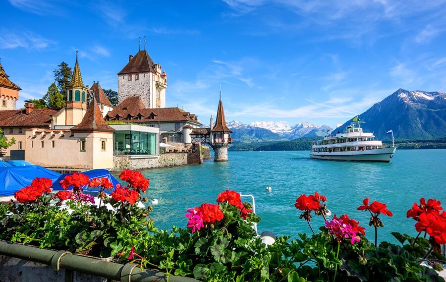 Interlaken: Lake Thun and Lake Brienz Boat Cruises Day Pass - Two Swiss lakes, two different moods